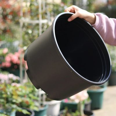 Large Plastic Pots 1 1 400x400