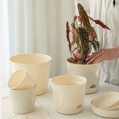 Plastic Pots 1 11 400x400