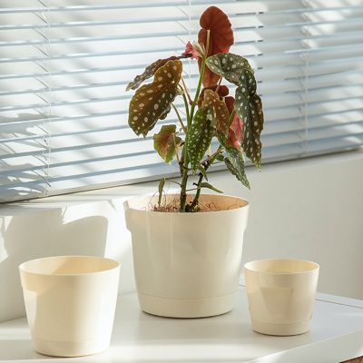Plastic Pots 2 11 400x400