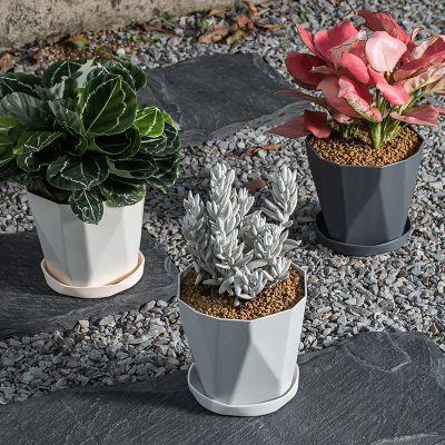 Plastic Pots 3 2 400x400