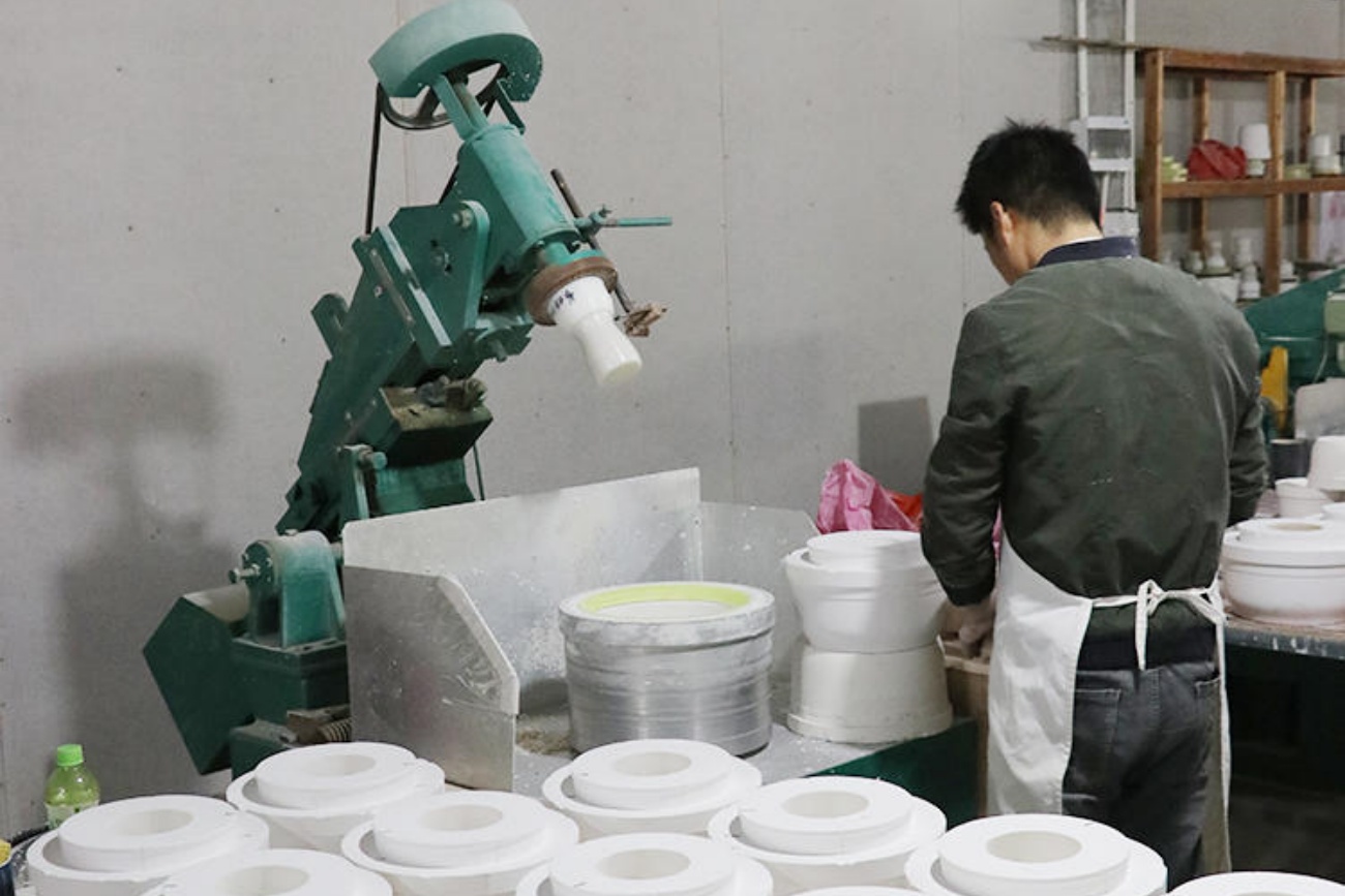 Ceramic Pot Forming and Finishing Workstation