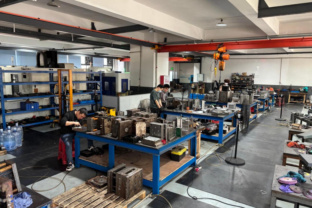 Plastic Pot Mold Tooling and Maintenance Workshop
