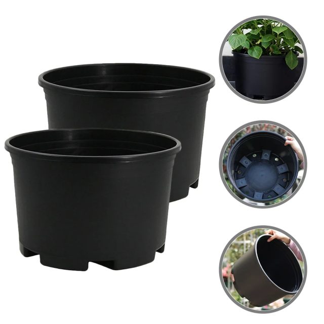 Large Plastic Pots (5)