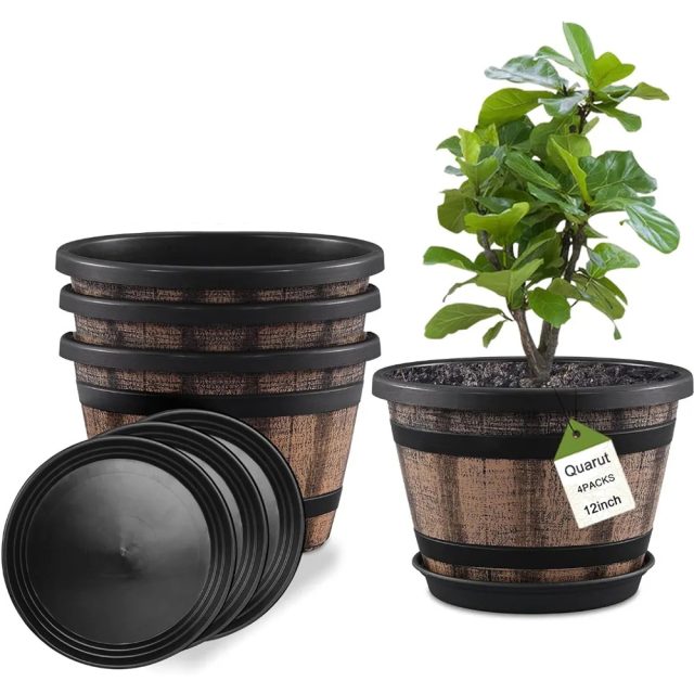 Large plastic pots (1)