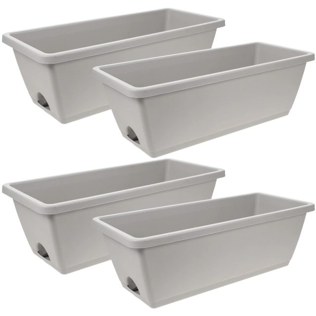 Large plastic pots (6)