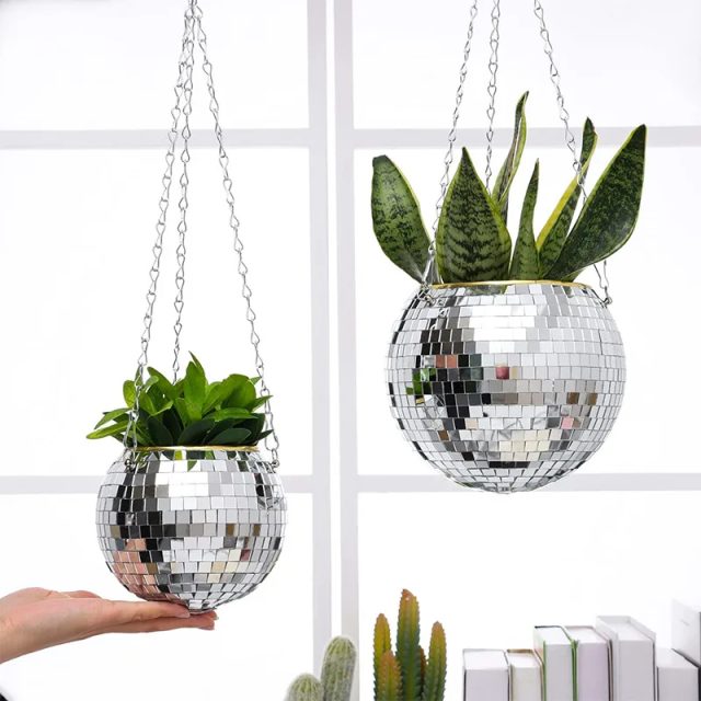 Plastic Hanging Baskets (2)