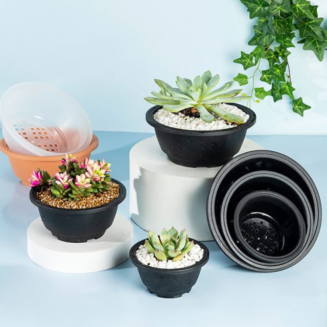 Plastic Pots (4)