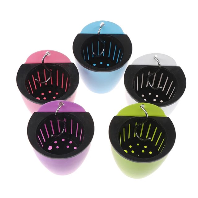 Plastic hanging baskets (5) Plastic hanging baskets (5)