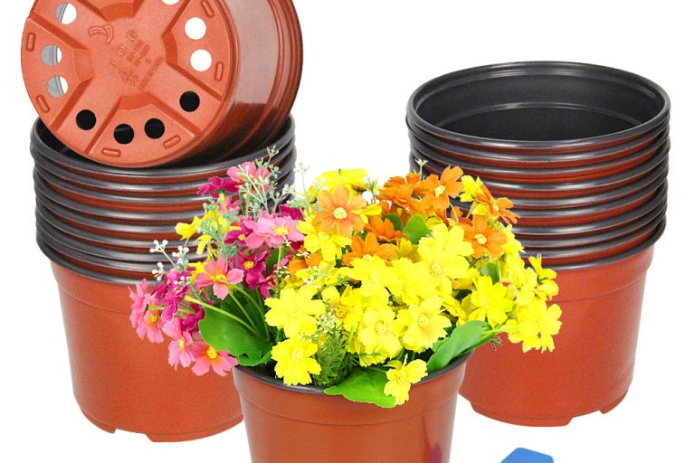 Plastic nursery pots (1)
