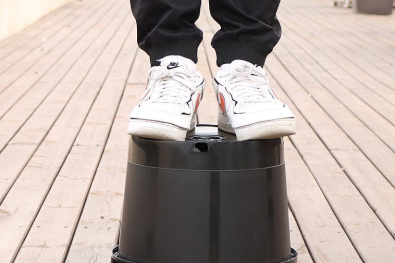 Plastic nursery pots (2)