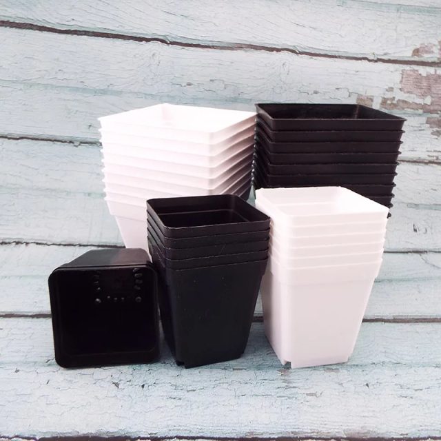 Plastic nursery pots (3) Plastic nursery pots (3)