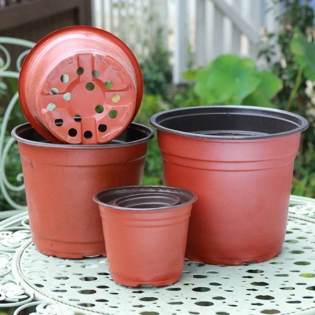 Plastic pot (1)